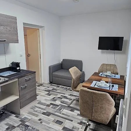 Am Stadion Apartment *