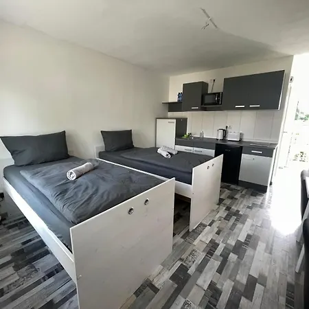 Am Stadion Apartment *